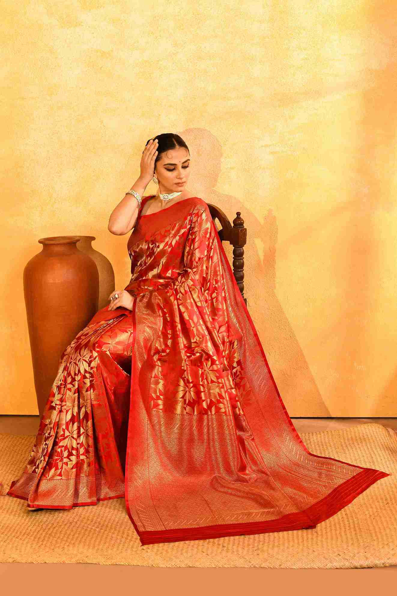 Anar Naksh Gajji Silk Banarasi | Woven Geometric Bloom & Antique - Gold Zari - Ethlore