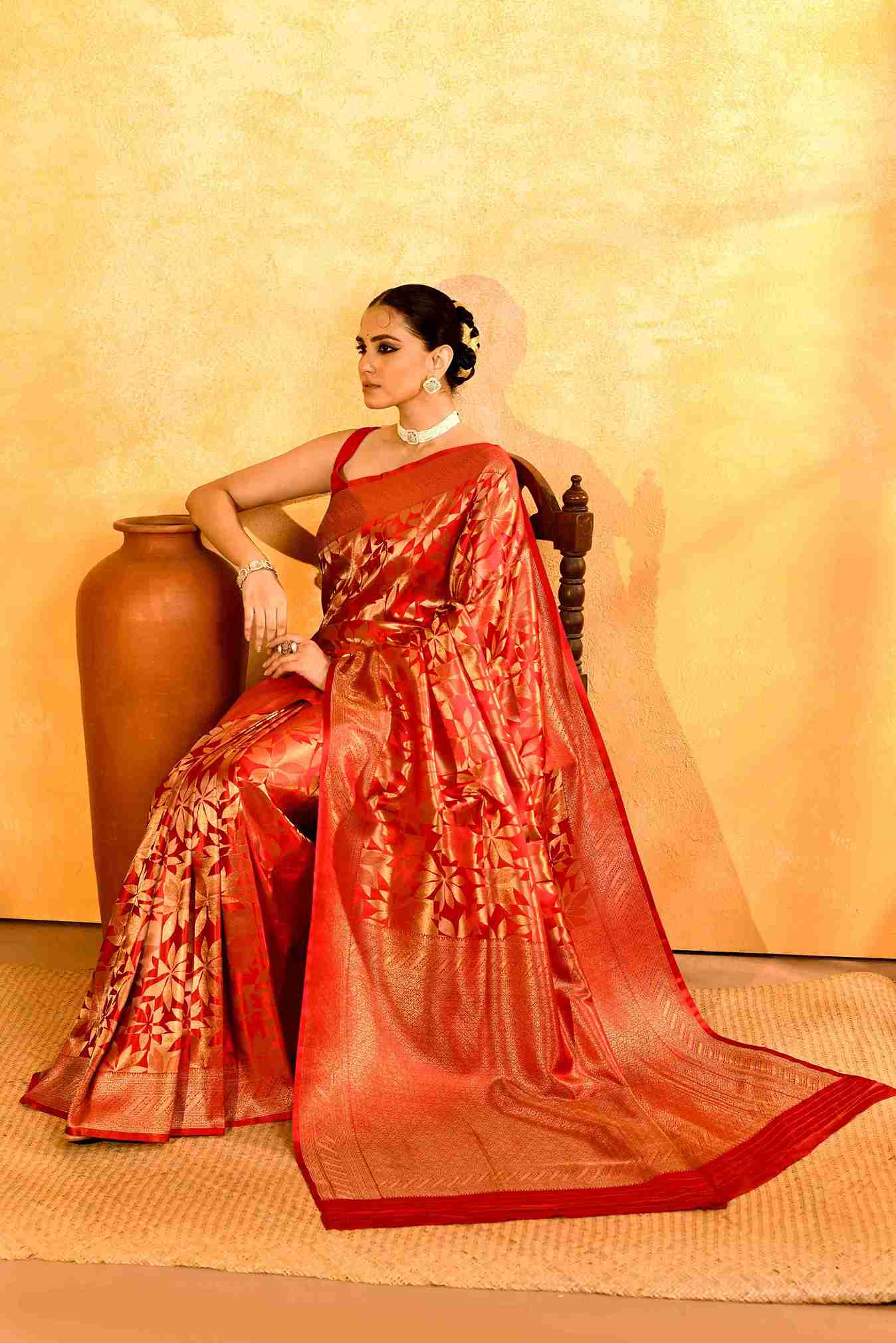 Anar Naksh Gajji Silk Banarasi | Woven Geometric Bloom & Antique - Gold Zari - Ethlore