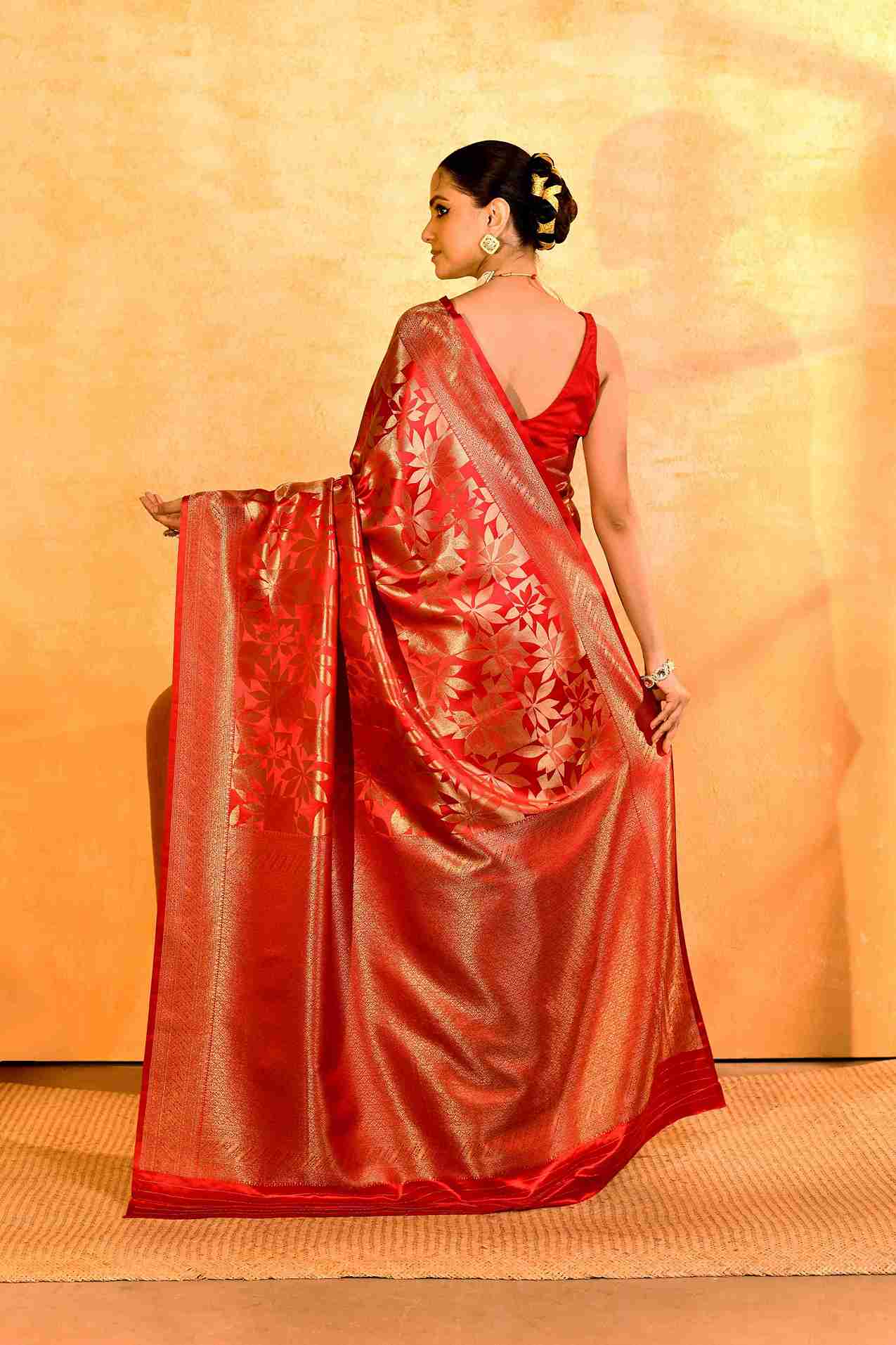 Anar Naksh Gajji Silk Banarasi | Woven Geometric Bloom & Antique - Gold Zari - Ethlore