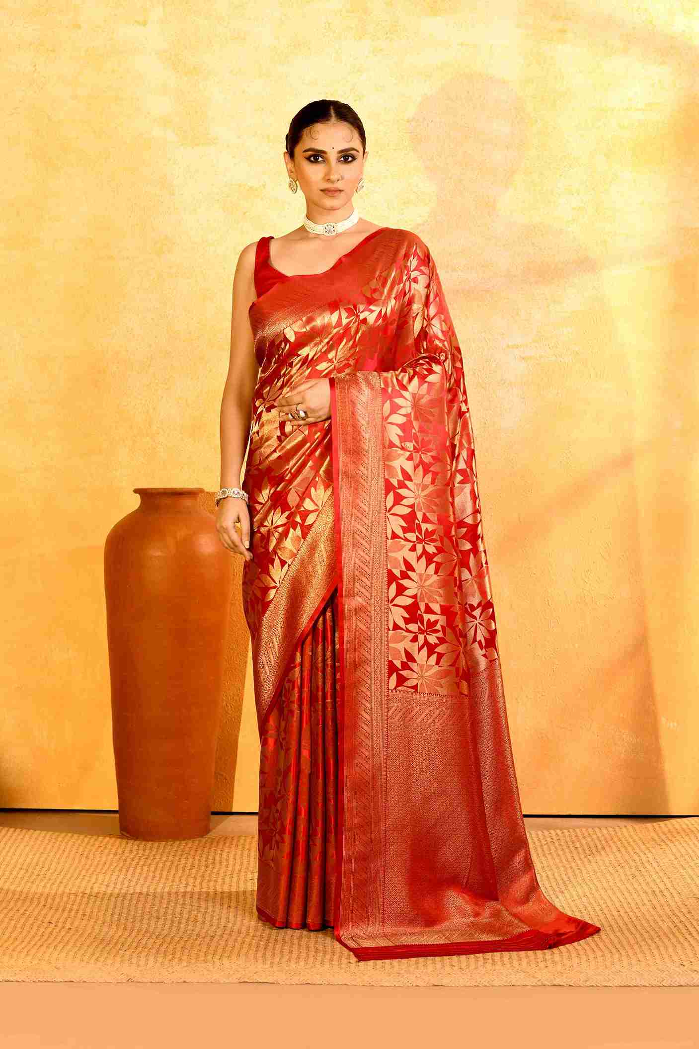 Anar Naksh Gajji Silk Banarasi | Woven Geometric Bloom & Antique - Gold Zari - Ethlore