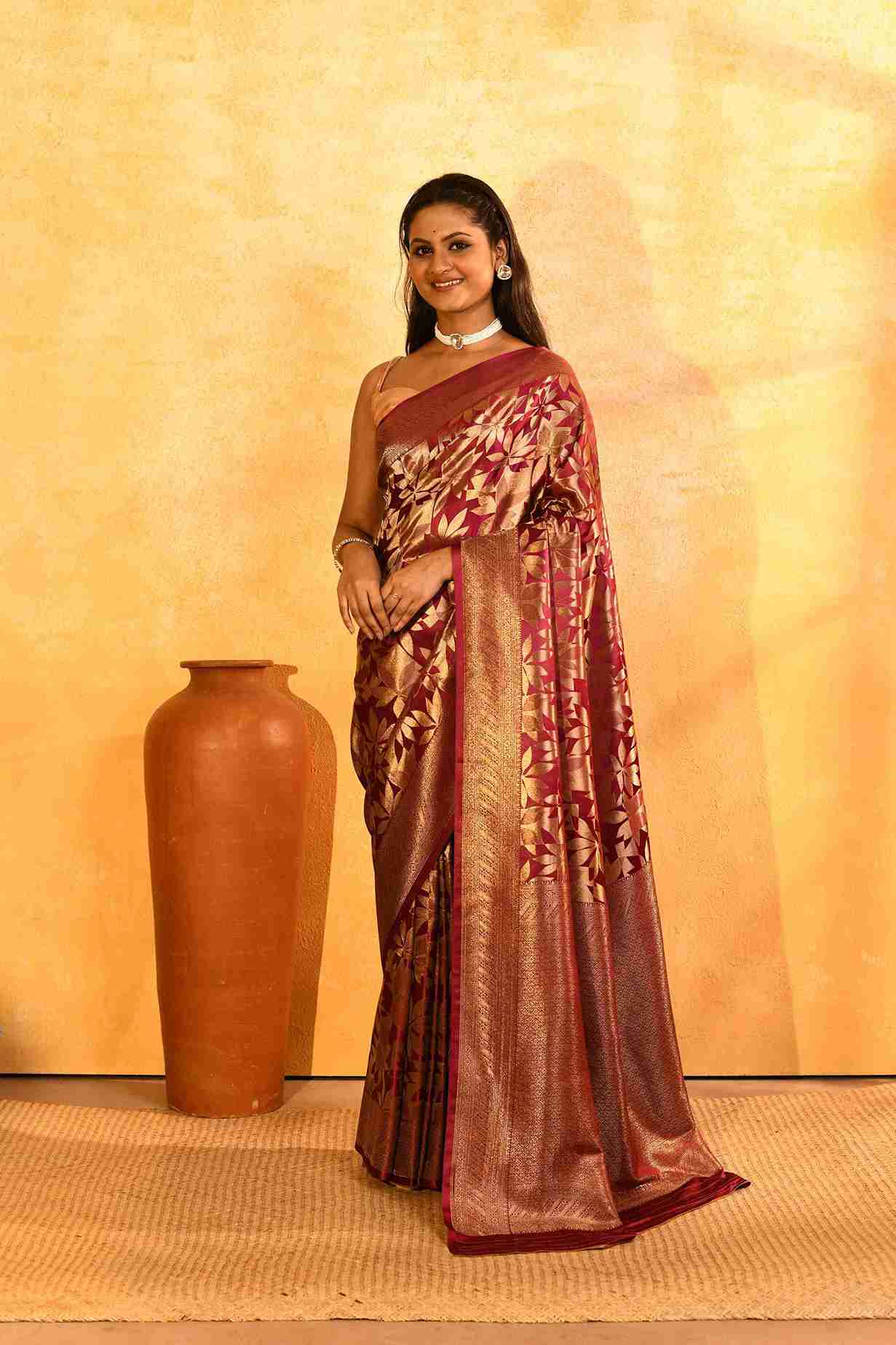 Gulabi Naksh Gajji Silk Banarasi | Woven Geometric Bloom & Antique - Gold Zari - Ethlore