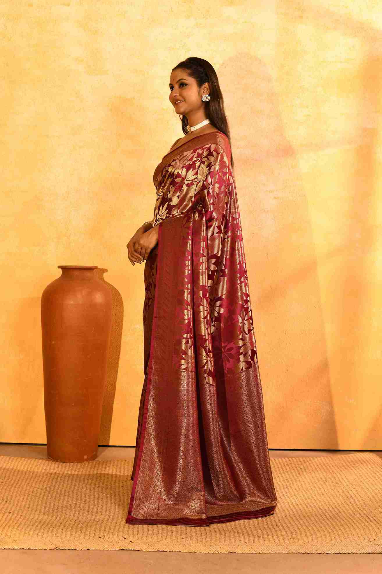 Gulabi Naksh Gajji Silk Banarasi | Woven Geometric Bloom & Antique - Gold Zari - Ethlore