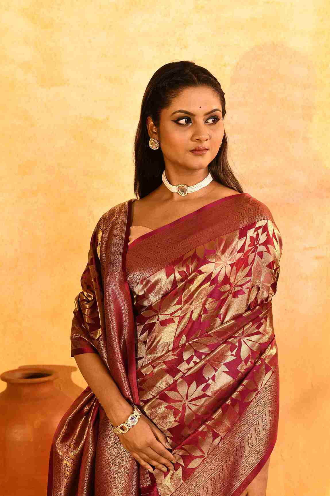 Gulabi Naksh Gajji Silk Banarasi | Woven Geometric Bloom & Antique - Gold Zari - Ethlore