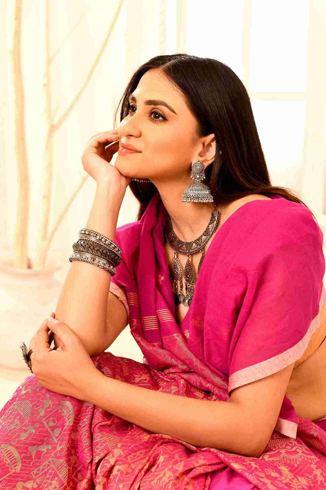 Gulnaar Pure Cotton Handloom Jamdani with Warli Story-Weave | Blouse Piece Included