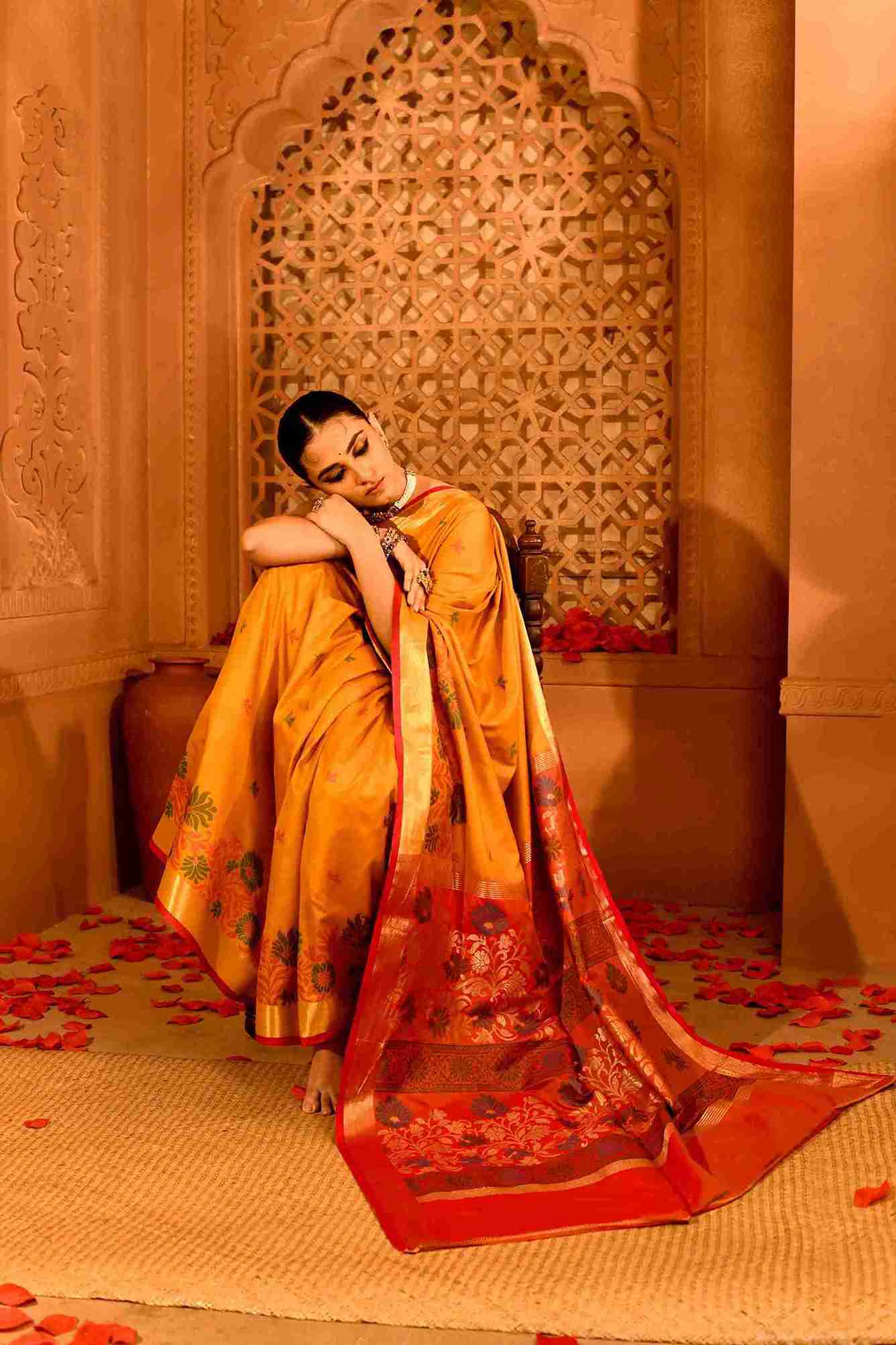 Kesar Kumkum Blended Silk | Floral Jamdani-Style Weave & Contrast Pallu & Border