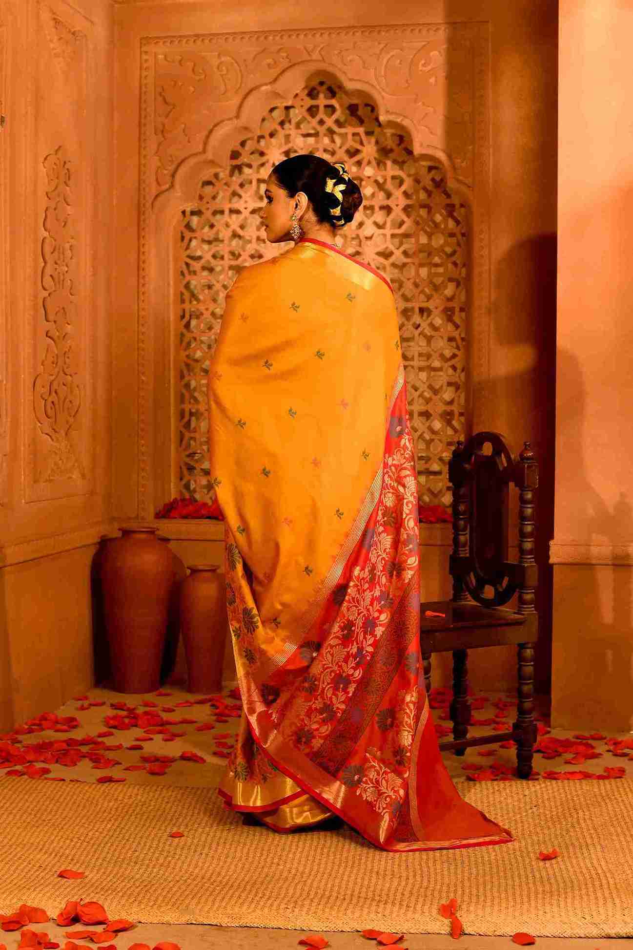 Kesar Kumkum Blended Silk | Floral Jamdani-Style Weave & Contrast Pallu & Border