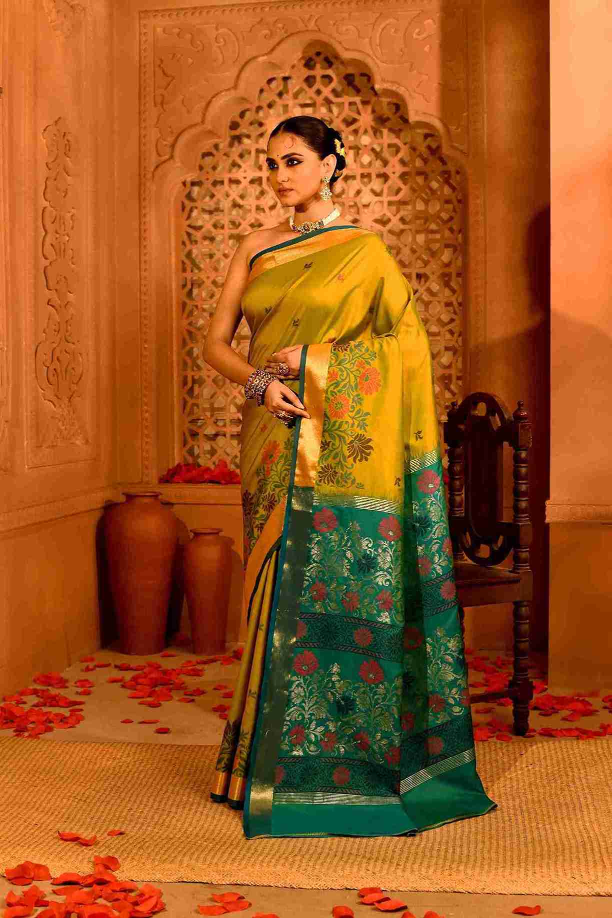 Mehendi Mayur Blended Silk | Floral Jamdani-Style Weave & Contrast Pallu & Border